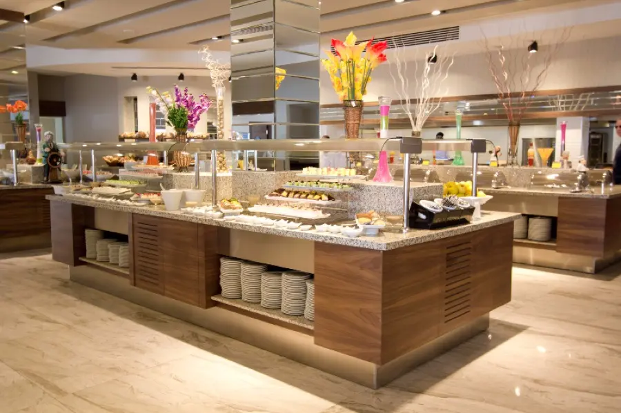 Grand Park Lara otelinde açık büfe adası