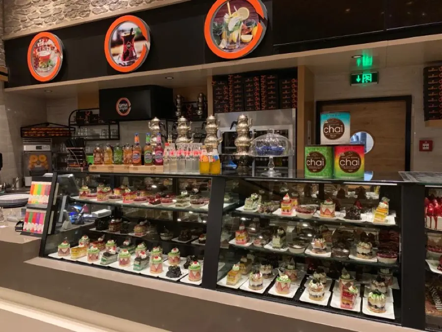 Stadtbäckerei fırın ve pastane vitrini